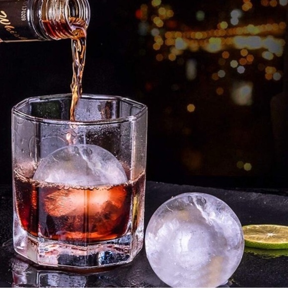 2 Ice mold trays Diamond shaped  and circle shaped. - Picture 4 of 6